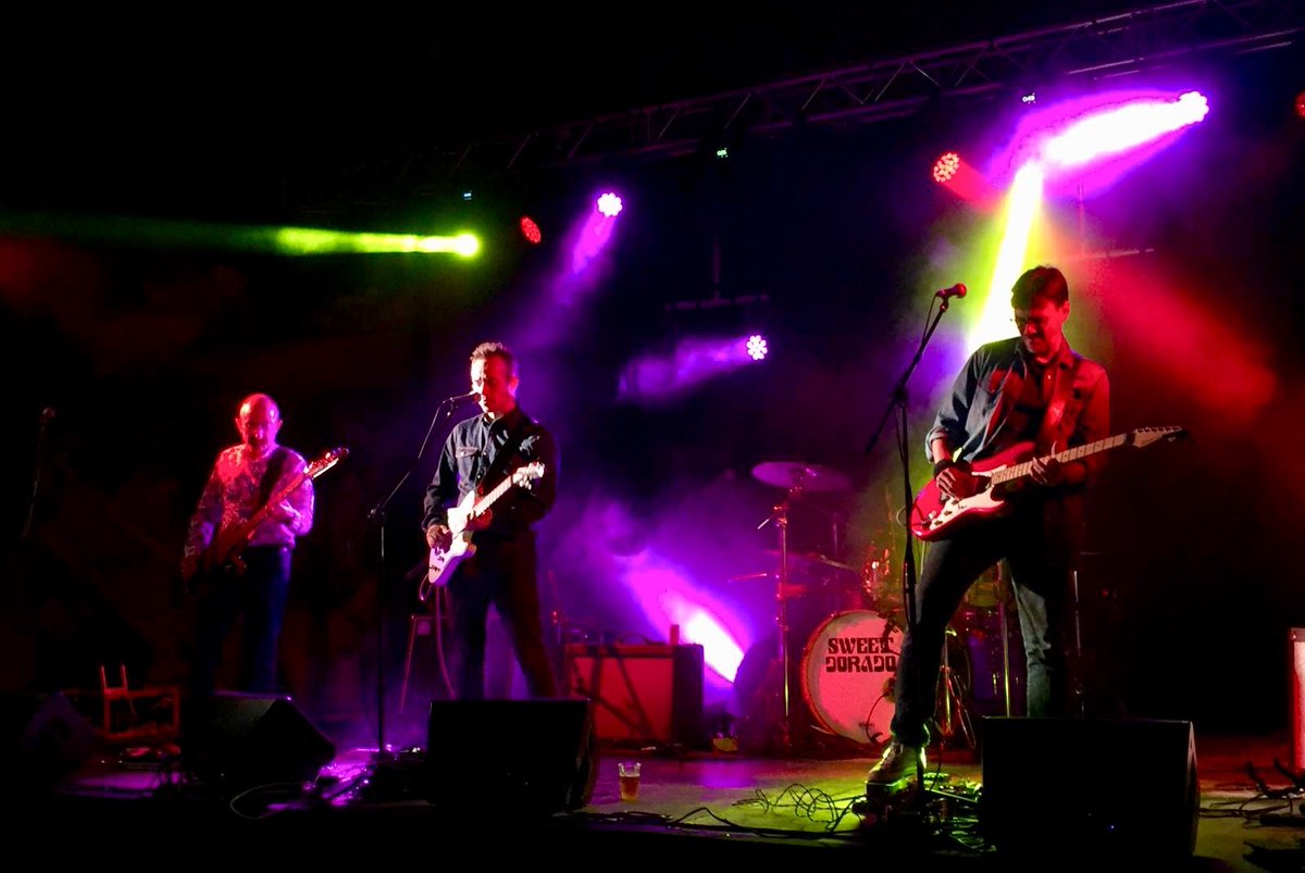 musgo_band's tweet photo. Anoche, durante nuestra actuación en el #LOWvisión del Festival @justsingulart ... gracias a las otras bandas finalistas, a la organización, al jurado y al público!!!! #LOWrules #singulart #DeltaTour2018 (pics by @ElenaCobosm ) https://t.co/8gwSiN5RVm