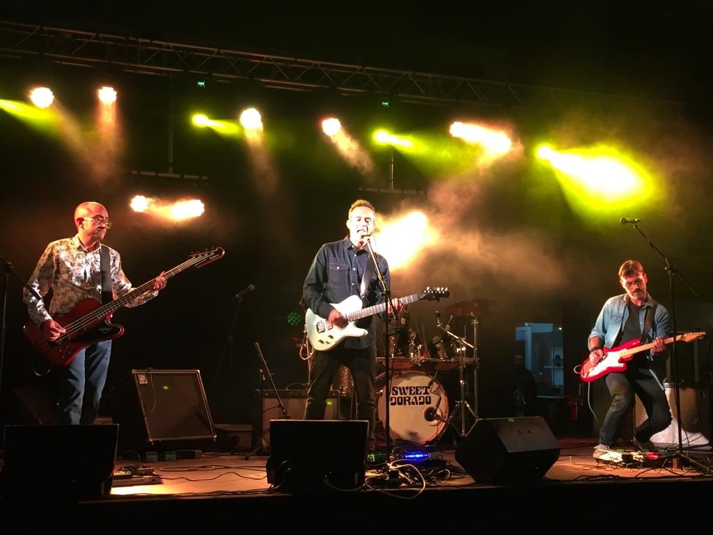 musgo_band's tweet photo. Anoche, durante nuestra actuación en el #LOWvisión del Festival @justsingulart ... gracias a las otras bandas finalistas, a la organización, al jurado y al público!!!! #LOWrules #singulart #DeltaTour2018 (pics by @ElenaCobosm ) https://t.co/8gwSiN5RVm