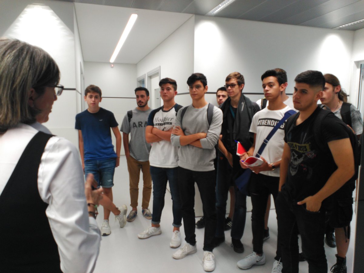 PedroJ_Camacho's tweet photo. Fantástica visita guiada al Hospital Simulado de la @UEuropea con los alumnos de  #CFGS #1DAM Comenzamos #PBES conociendo las
 instalaciones del cliente https://t.co/nLKO4dDqgz