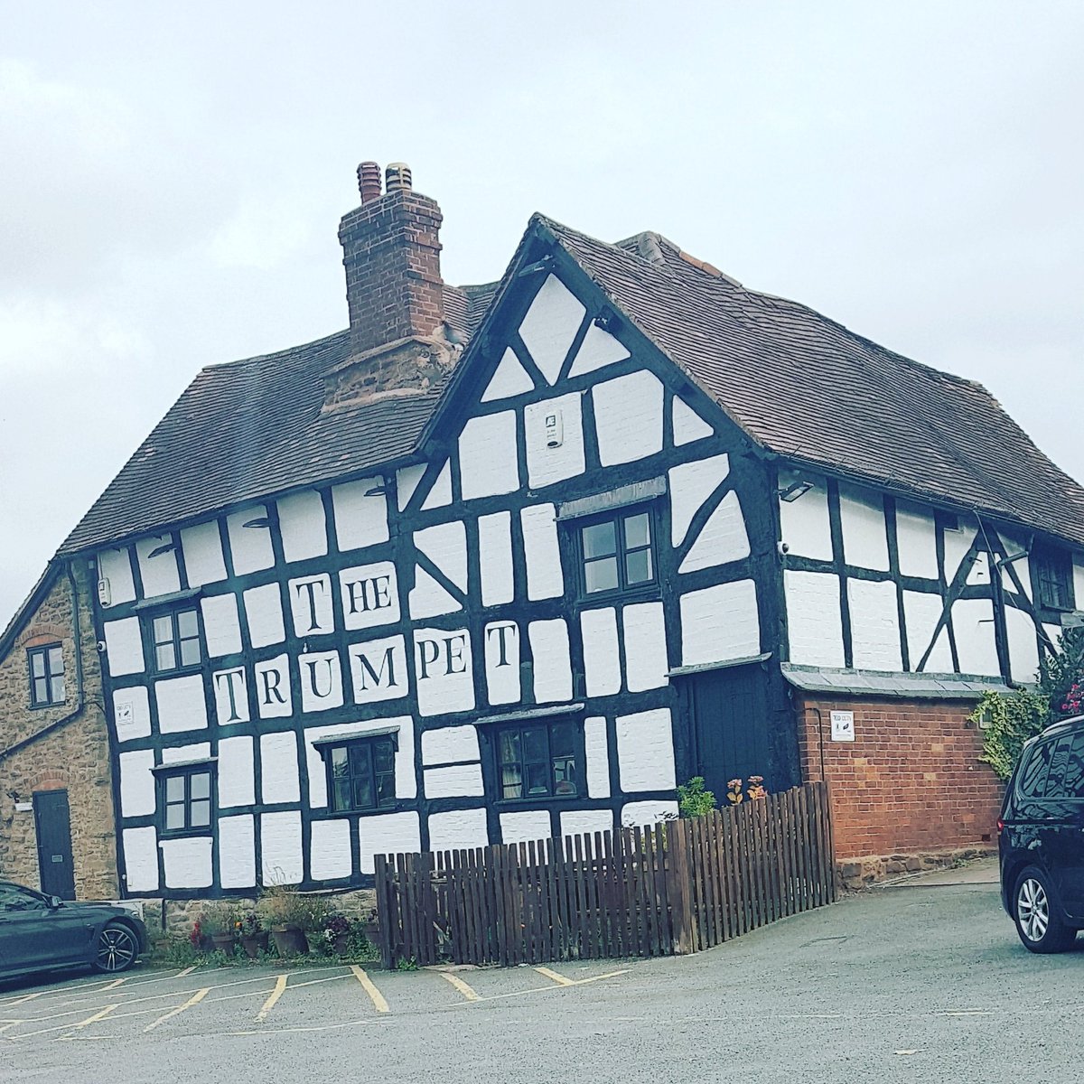 LCSBookkeeping's tweet photo. The end of a busy week, meeting a new client at her place of choice, #halfway #cokewithice #clientmeeting #lcsbookkeeping #bookkeeper #ledbury https://t.co/jqYr9RZvmP