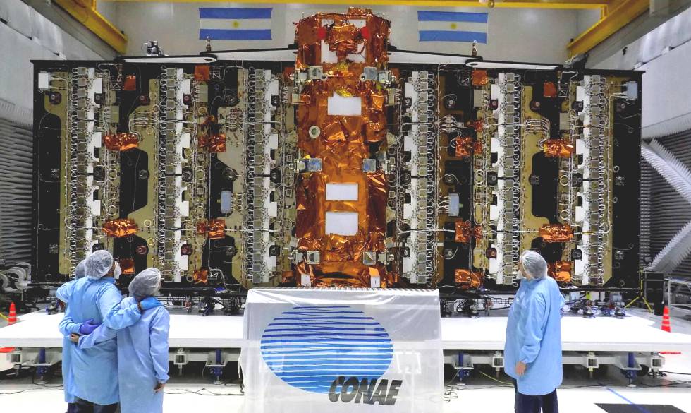 Planeta_Futuro's tweet photo. En unas horas se lanza el satélite latino que luchará contra las emergencias desde el espacio. Lo cuenta @Pablolinde https://t.co/b993EIM3mi https://t.co/9WN5WFi1Rd