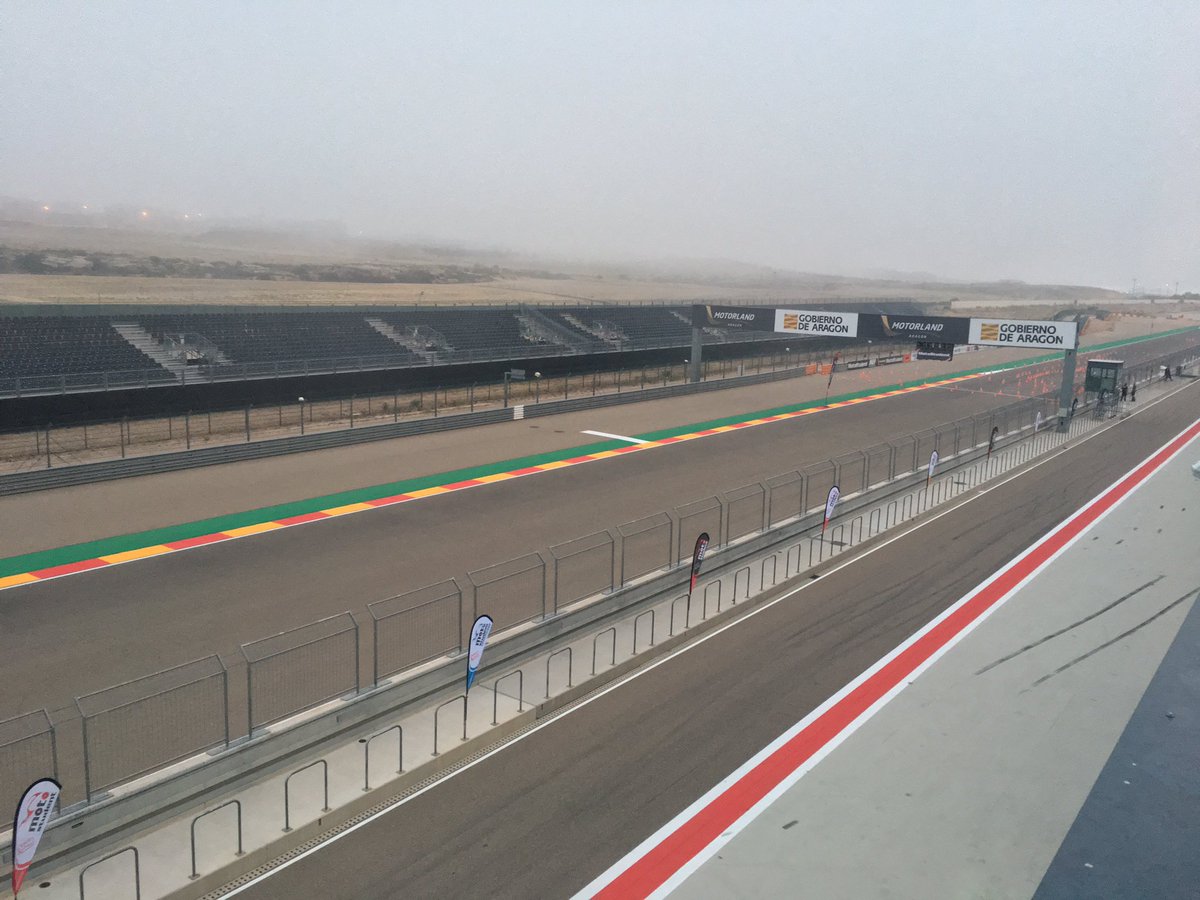Slygerbcn's tweet photo. Amanece en @AragonMotorLand y nosotros ya estamos preparados para una nueva jornada del @MotoStudent ¡Seguidnos en Instagram 👉👉 https://t.co/XVLM8jxWfJ #MS2018 #Motostudent #TheRaceofEngineers #MadeInTechnoPark https://t.co/TTk6eyrXnz