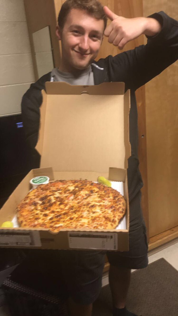 JJSmooth42's tweet photo. HapPy bIrtHdAy to my broski @jake_hep 🎊 🍰 🎈 #19 https://t.co/9dMpvTpHEp