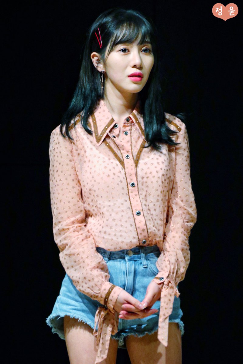 tingyun0508's tweet photo. 20180617 AOA 팬사인회 민아 ❤️
#에이오에이 #AOA #민아 #Mina #Bingle_Bangle #빙글뱅글 @AOA_FANCLUB https://t.co/yx4FDb7H28
