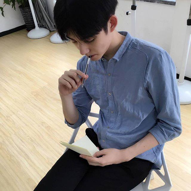 ripensoul_V's tweet photo. Hidup penuh kejutan.
Kau tak tahu akan terlibat hingga sejauh mana.

                          A self plot
                  #workplot #ripesoul

[CT, Seoul, Inspired by bus hijacking incident in Manila] https://t.co/h3StzttcHw