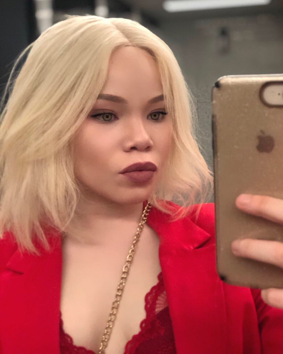 MosalakaeM's tweet photo. Dama de rojo 🔫 https://t.co/UHxEiOsDhb