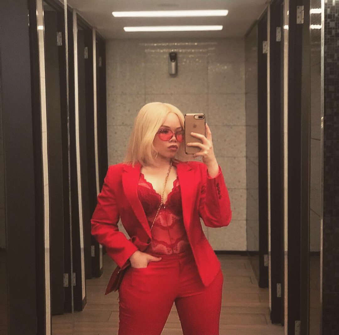 MosalakaeM's tweet photo. Dama de rojo 🔫 https://t.co/UHxEiOsDhb