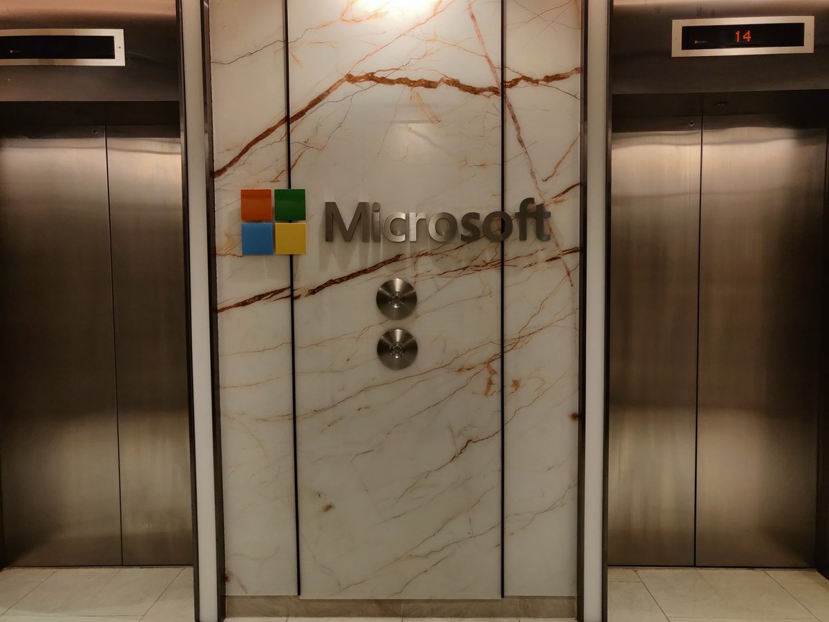 _PaSaN_'s tweet photo. 22nd Floor lobby. AKA the panic attack treatment area, for today!
#HackStat
#MSChamps https://t.co/I6ykJTQ9X3