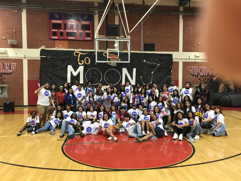 ValleyHSVegas's tweet photo. TY @valley_stuco ToMoon& Back Assembly was Outta This World 🚀 #2018HOCO @CCSDMagnet @ClarkCountySch https://t.co/RoyXICYUwf