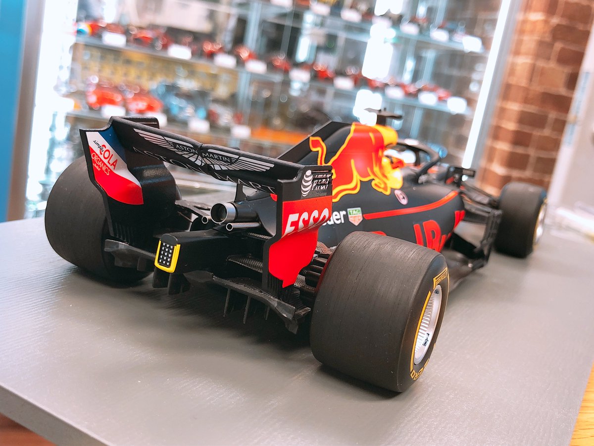 激レア　スパーク　 1/18 レッドブル　テストカー　ダニエルリカルド 激レア スパーク 1/18 レッドブル テストカー ダニエルリカルド