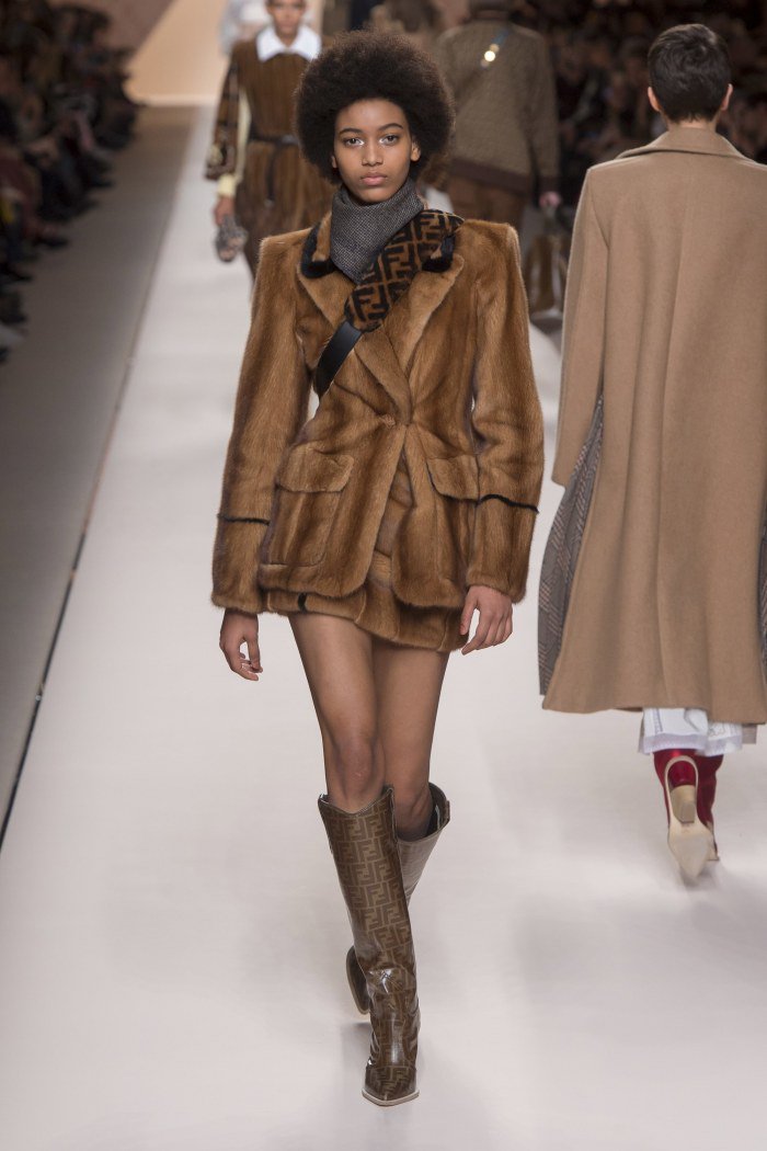 InfurMagazine's tweet photo. Fur remains @fendi’s prime medium of expression
#Fashion #OOTD #Style #Fashionista #StreetStyle #WomensFashion #WhatIWore #StyleInspo #WIWT #FashionWeek #FashionStyle #StreetFashion #mink #fur #furfashion #aw18 #LoveThisLook #accessories #wildfur #welovefur #fendilogo #fendi https://t.co/S4SAPktS6w