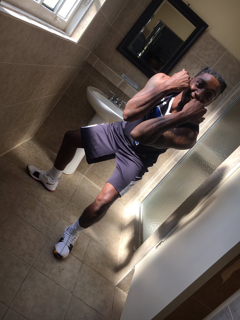 LadiesLuvElroy's tweet photo. Drip Harder💦🤫💙 #GirlThereGoCain💁🏽‍♀️😌😂 https://t.co/9iWw3Qae9p