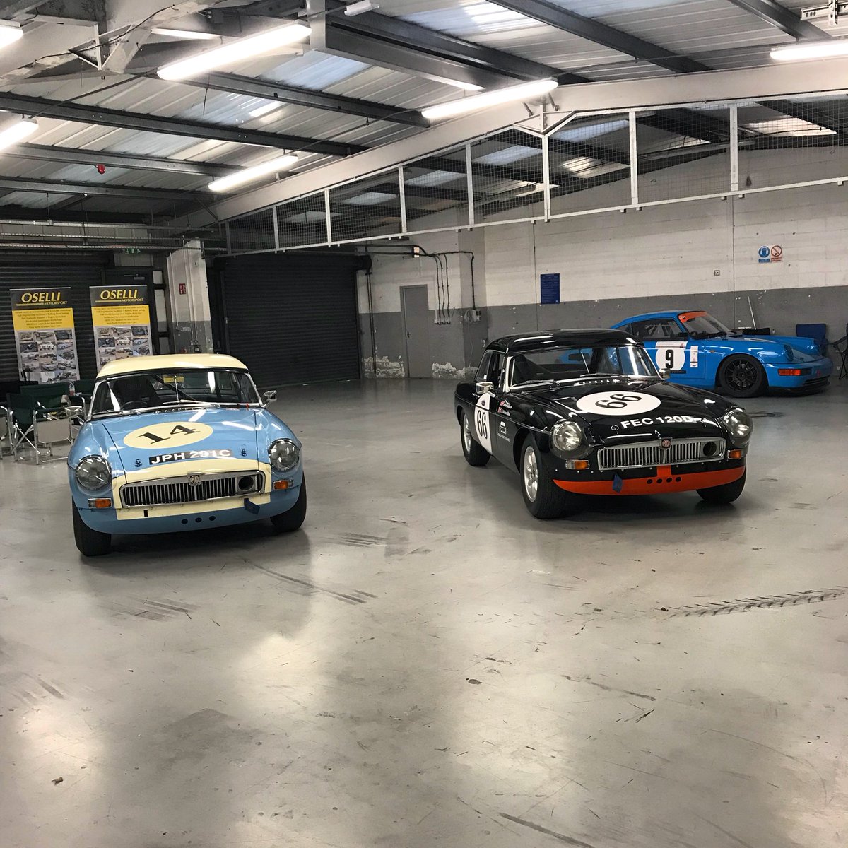 ClassicFinance's tweet photo. Last race of the 2018 season @silverstonecircuit with @ecurieGTS #mgracing #histroiccarracing https://t.co/BYZftEGooY