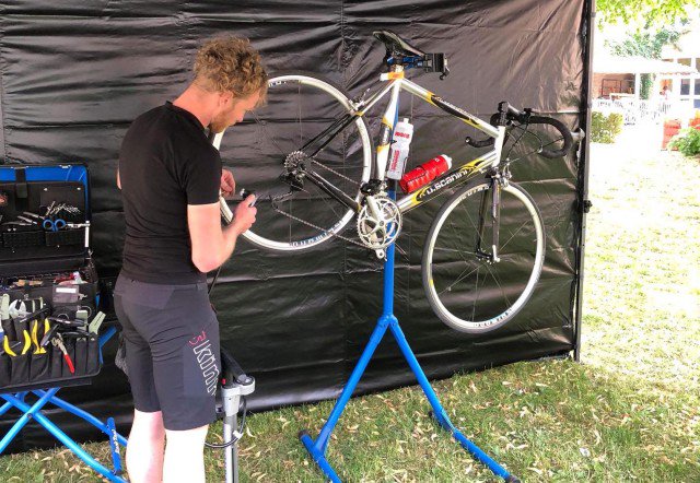 3athlon_BE's tweet photo. Fietsprobleem in Kona? A Bloc to the rescue... - https://t.co/HzKsDc8w0E https://t.co/ko9myW0EoZ