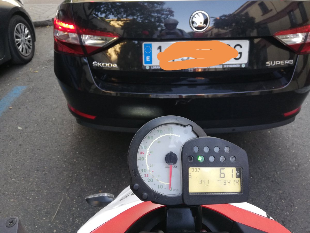 Arturopdelucia's tweet photo. Probando las motos de @Silence_eco del #motosharing de @AccionaMoto en fase tester. Un sobresaliente el servicio y la moto! Lo van a petar cuando se active al público 😋👍👏🛵🔌 https://t.co/L0ra18pUAc