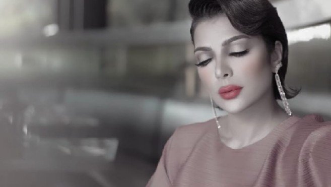 أنا قلتلك : شيء م الحقيقة
رفضته ما قدرتش عليه 
أمّال بقى لو قلتلك 👌😉 
باقي الحقيقة هتعمل إيه !! 

#أصالة #الحقيقة ♥️ 
<a href="/AssalaOfficial/">Assala</a>