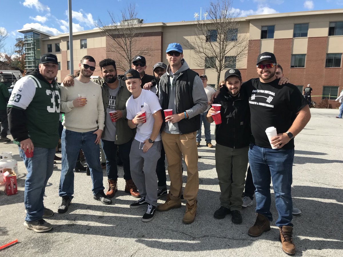 KarenMScolforo's tweet photo. #FootballTailgate #CastletonHomecoming2018 @CastletonEdu https://t.co/QqGYNmQDYv