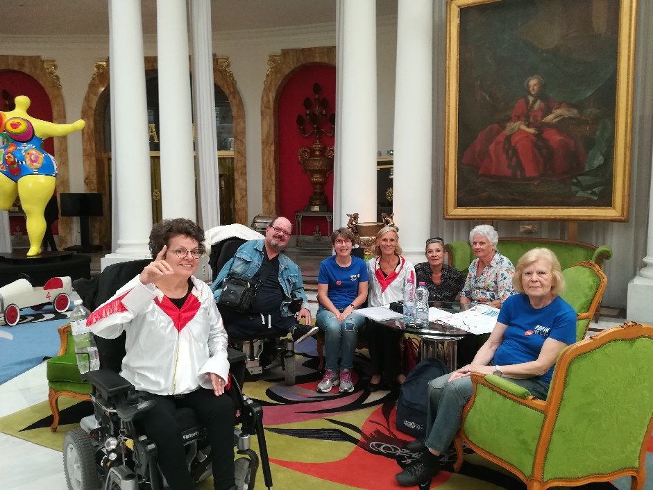 AccessibleTOUS's tweet photo. La super équipe du challenge Accessible POUR TOUS DANSE pour Pop In Nice - Edition Mixte Pop In the City @popineurope ce samedi 20 octobre à Hôtel Negresco Nice ! Bravo à toutes et tous ! 
Merci à #HandiPro pour le prêt des 8 fauteuils roulants manuels neufs ! https://t.co/2Em9nohoX4