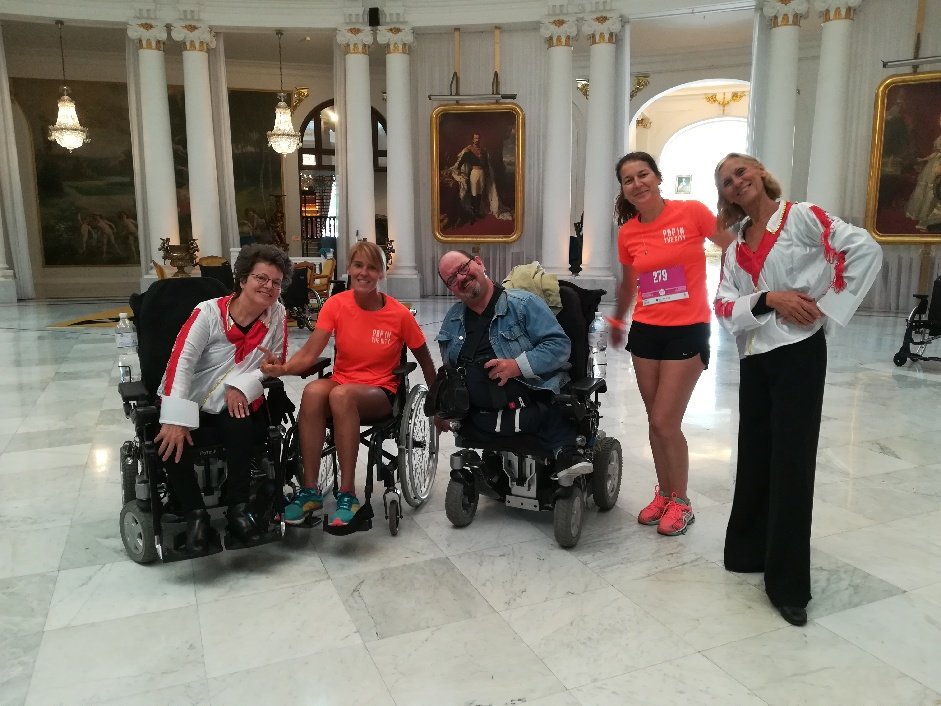AccessibleTOUS's tweet photo. La super équipe du challenge Accessible POUR TOUS DANSE pour Pop In Nice - Edition Mixte Pop In the City @popineurope ce samedi 20 octobre à Hôtel Negresco Nice ! Bravo à toutes et tous ! 
Merci à #HandiPro pour le prêt des 8 fauteuils roulants manuels neufs ! https://t.co/2Em9nohoX4