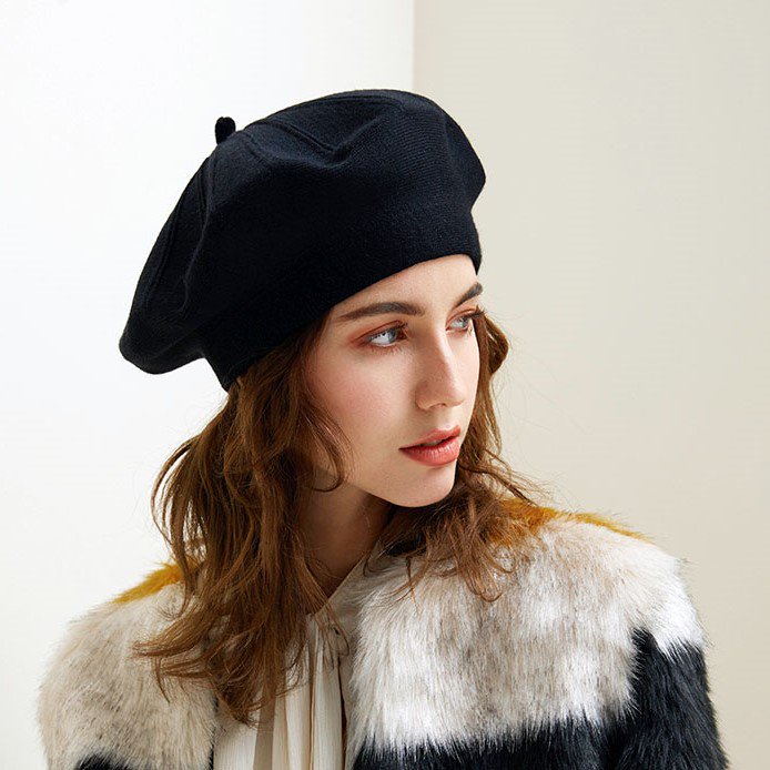 Une femme doit être deux choses élégante et fabuleuse.💐
Le "béret Lunaire", notre nouveau modèle et incontestablement le plus soigné de notre catalogue.✨
🔥Disponible ici : bit.ly/2PcPk2L 🔥