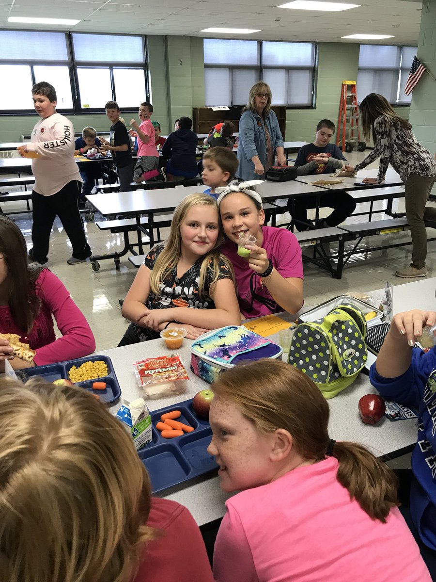 pembrokephysed's tweet photo. In honor of Get Moving NY week we sampled a Green Apple🍏smoothie at lunch today!! Every kid Stronger, Every life longer!! #getmovingnyweek2018 #nysahperd https://t.co/egqt0YOuSo