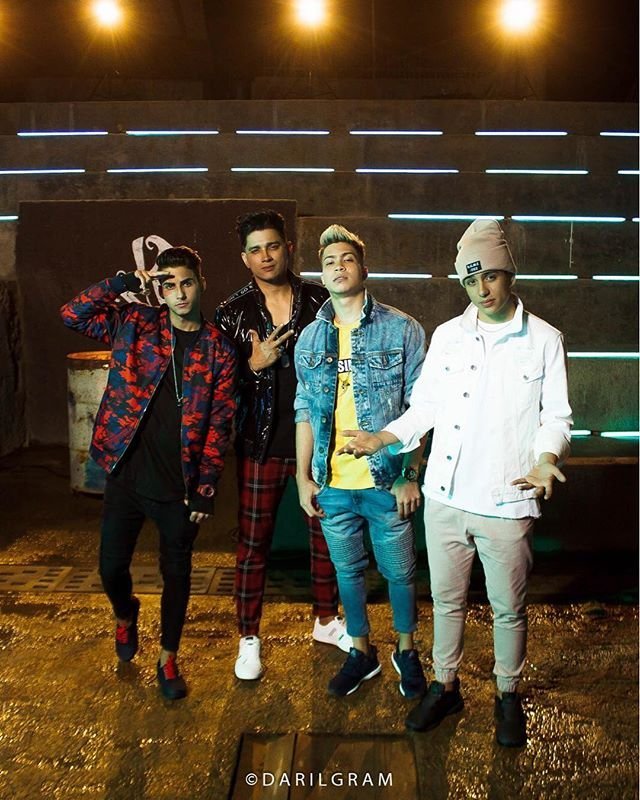 Angie87740190's tweet photo. Chicas se vienen cosas nuevas,💕 @JUANMIGUELMusic  @nelsonelprincee  @Gabo_boys  @soyvicsensa @boys_venecuador  @Losboys_vzla1  @Nelsonprin_Fans  @nelsonfcbrasil  Chicas ayúdenme a que lo vean pliss, 🙏Ellos son los mejores♥@apoloshoes @portadas_vv https://t.co/CGNpXEITZC