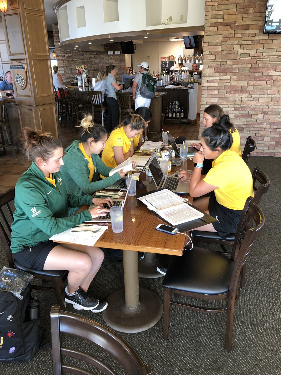 USFDonsWGOLF's tweet photo. When the team asks to study for an hour before the practice round after getting up at 4 am to catch a flight, you know they are committed to academic excellence! #firstpillar https://t.co/NAvr6e3ep2