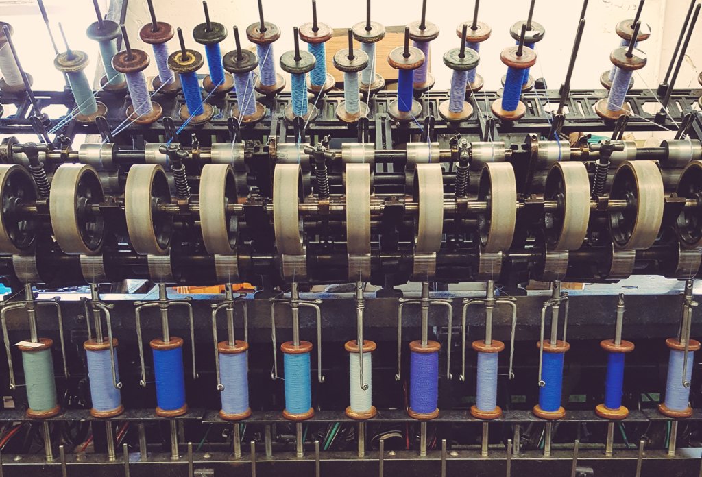 A family birthday finds me in beautiful Devon so a visit to Coldharbour Mill was only polite! Staff extremely helpful and patient with my technical questions! 

#wool #mill #devon #textiles #engineering #history