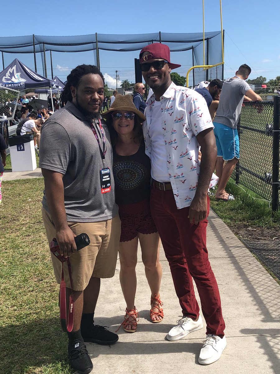 flawlessgrats's tweet photo. Our founder Janine taking all things #mentalhealth for student athletes with @EraPrep co founder Ken Stephens &amp; @MatJeanius CEO @BStoneCounsel #saturdayfootball @keiserfootball #seahawkfast https://t.co/Jr7Ox7IlPN