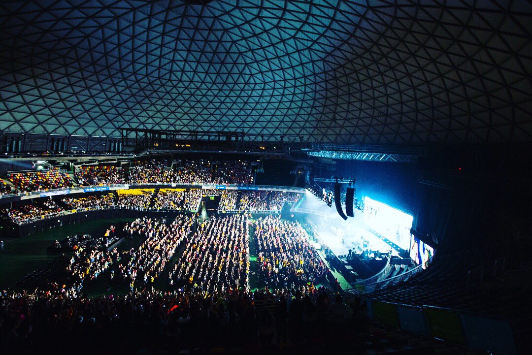 Camila_Cabello's tweet photo. last two shows of the never he the same tour WHO IS A MESS I AM 😭😭😭😭😭😭estan listos Argentina?!! https://t.co/smNCdJsoif