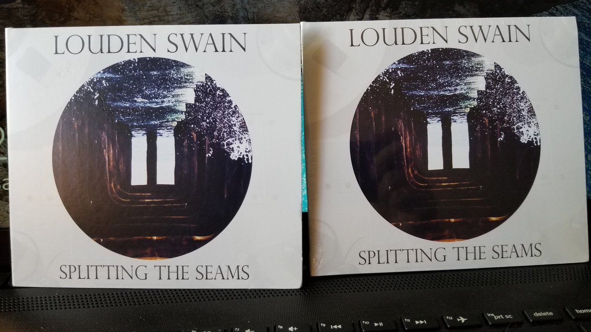 altsunthinkable's tweet photo. This is what happens when you need #NewSwain immediately and don't care that you've already pre-ordered a copy if it means you can get it 5 days earlier. #SplittingTheSeams https://t.co/L5dtTvYA6M