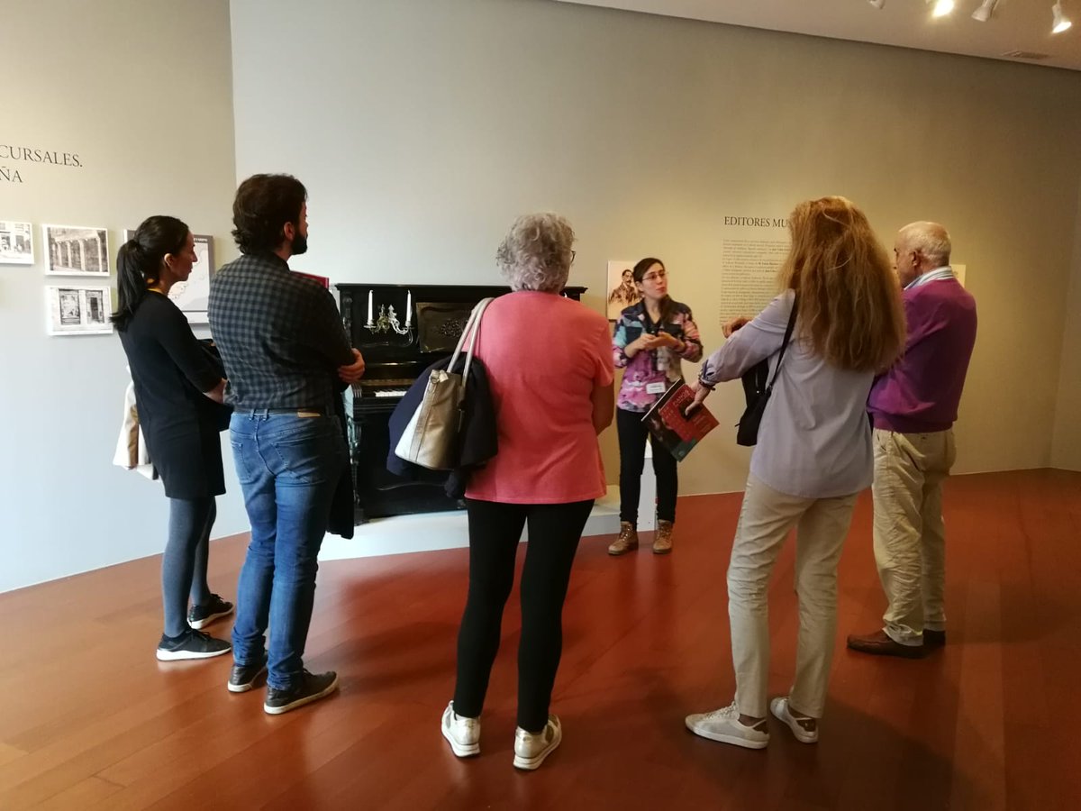 MuseoPatrimonio's tweet photo. Hoy a las 18h tuvo lugar la visita guiada sin inscripción por la temporal "Pianos de Málaga". Mañana continuamos con las actividades en el MUPAM con una visita por el Paseo del Parque a las 12h. En caso de lluvia, visitaremos la exposición temporal "Pianos de Málaga". https://t.co/KYMIaOYBeq