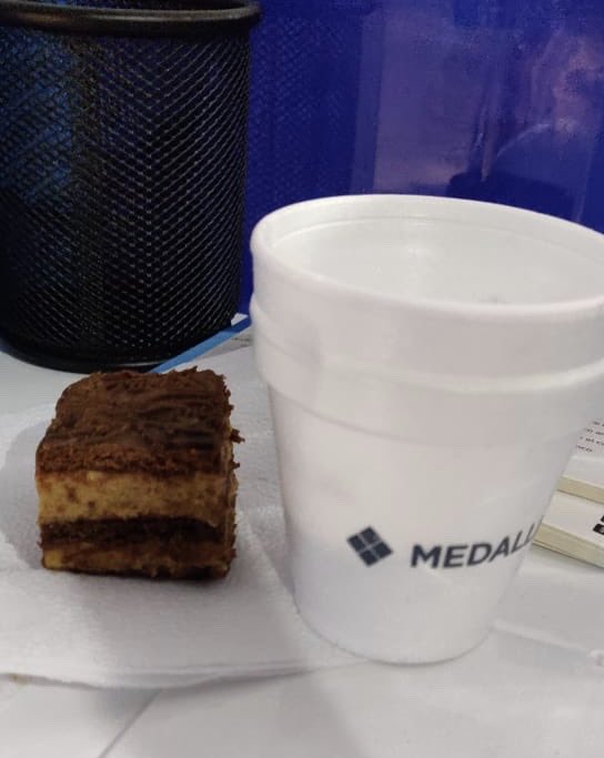 MedalliaArg's tweet photo. La combinación perfecta... ☕️+🍰=😀
#NodeConAr18 https://t.co/2Mo8jLipzE