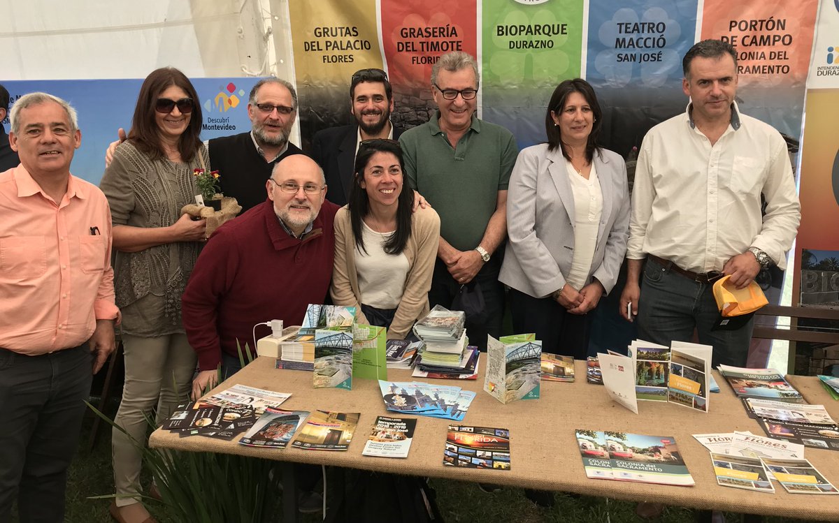 IdCanelones's tweet photo. 🌅#CanelonesTurismo> #Ahora> El Int. @OrsiYamandu junto a autoridades departamentales, recorre y se integra a los diferentes stands del #Festitur - Fiesta del Turismo y la Producción. #DisfrutáCanelones https://t.co/qfqUqPP1j1