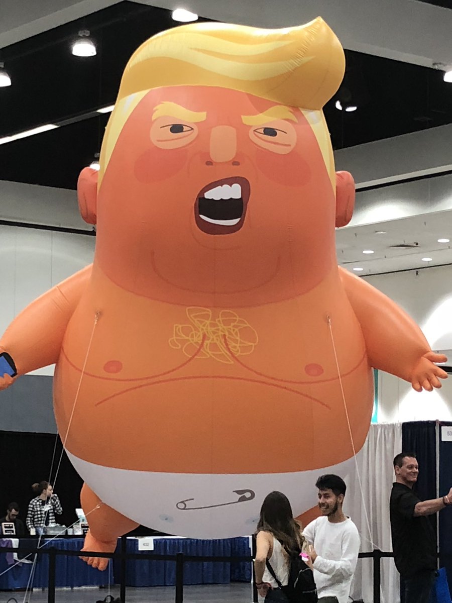 MarinaGipps's tweet image. #DictatorInDiaper @Politicon as we tout #MarchToSaveDemocracy @Politicon