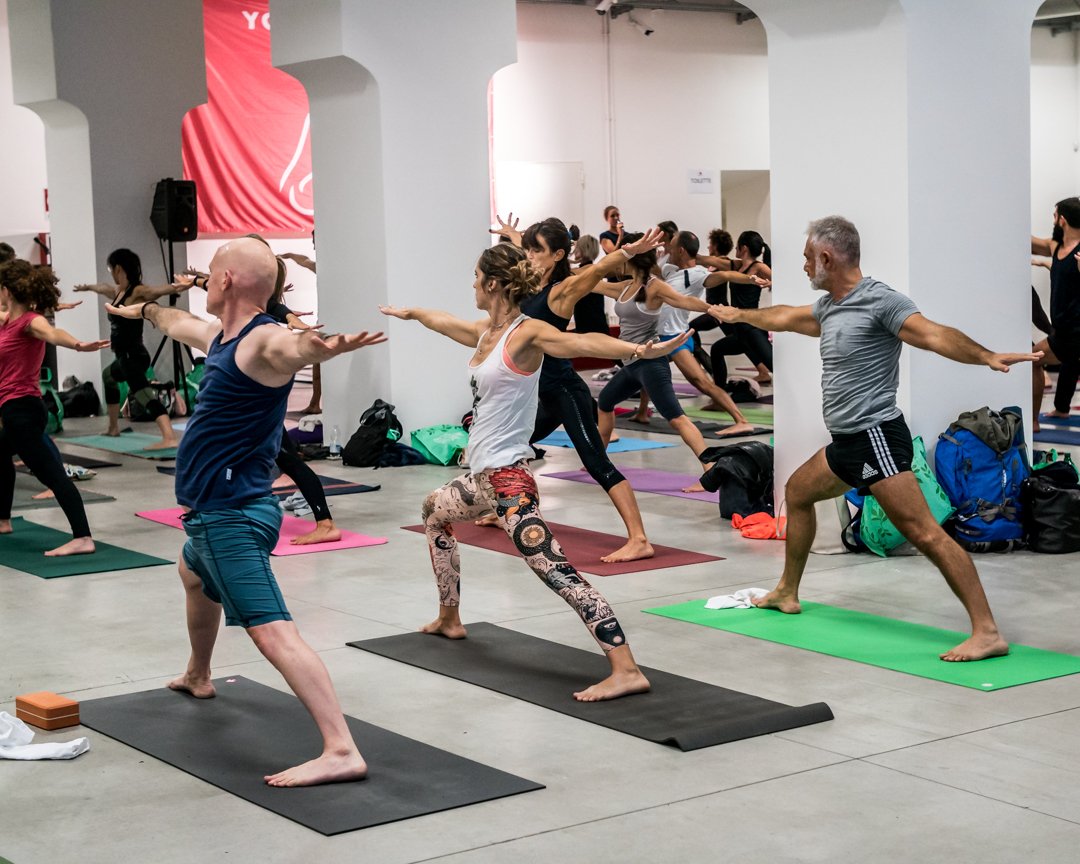 FESTIVALYOGA's tweet photo. La conoscenza dello yoga aiuta a ritrovare se stessi. Ringraziamo tutti i partecipanti di questa bellissima giornata dedicata alla ricerca della centratura di sè. Ci vediamo domani per vibrare insieme l’ultimo giorno. #YFMilano2018 https://t.co/qFbvCEv7Rf