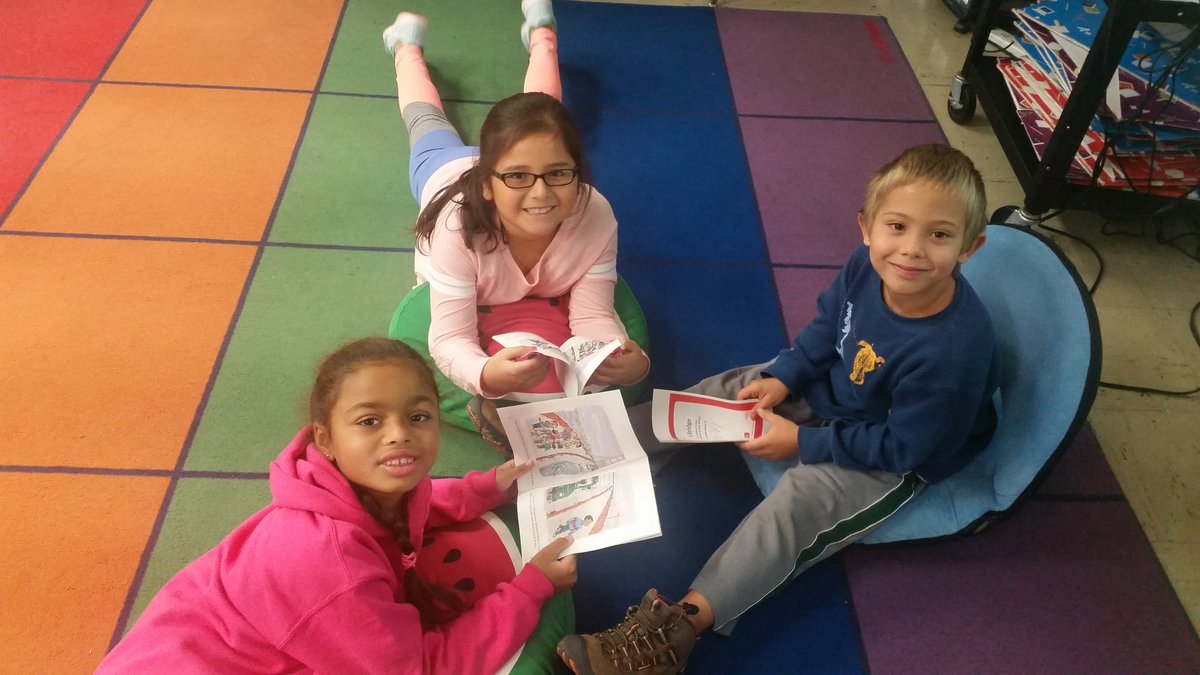 lhayesteach's tweet photo. Reading with friends while building fluency! #phonicsactivity
@FranklinELsch https://t.co/cJC4q92uRE