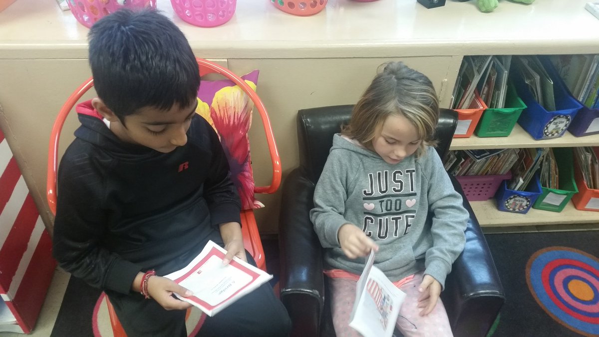 lhayesteach's tweet photo. Reading with friends while building fluency! #phonicsactivity
@FranklinELsch https://t.co/cJC4q92uRE