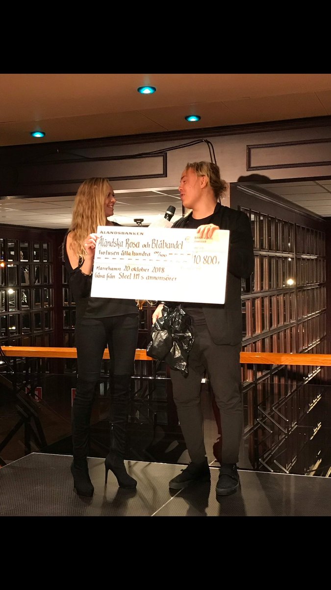 andrekarringyao's tweet photo. Har fått repsentera #steelfm på Cancergalan i år. Detta är vad vi tillsammans med er lyckades få ihop ❤️. På galan har också "riddarna" ringt runt 1h &amp; fått ihop drygt 33.000 euro av åländska privatpersoner. Just nu är den totala summan 63.100 euro and counting...

#påsen #wow https://t.co/lagT30ndpt
