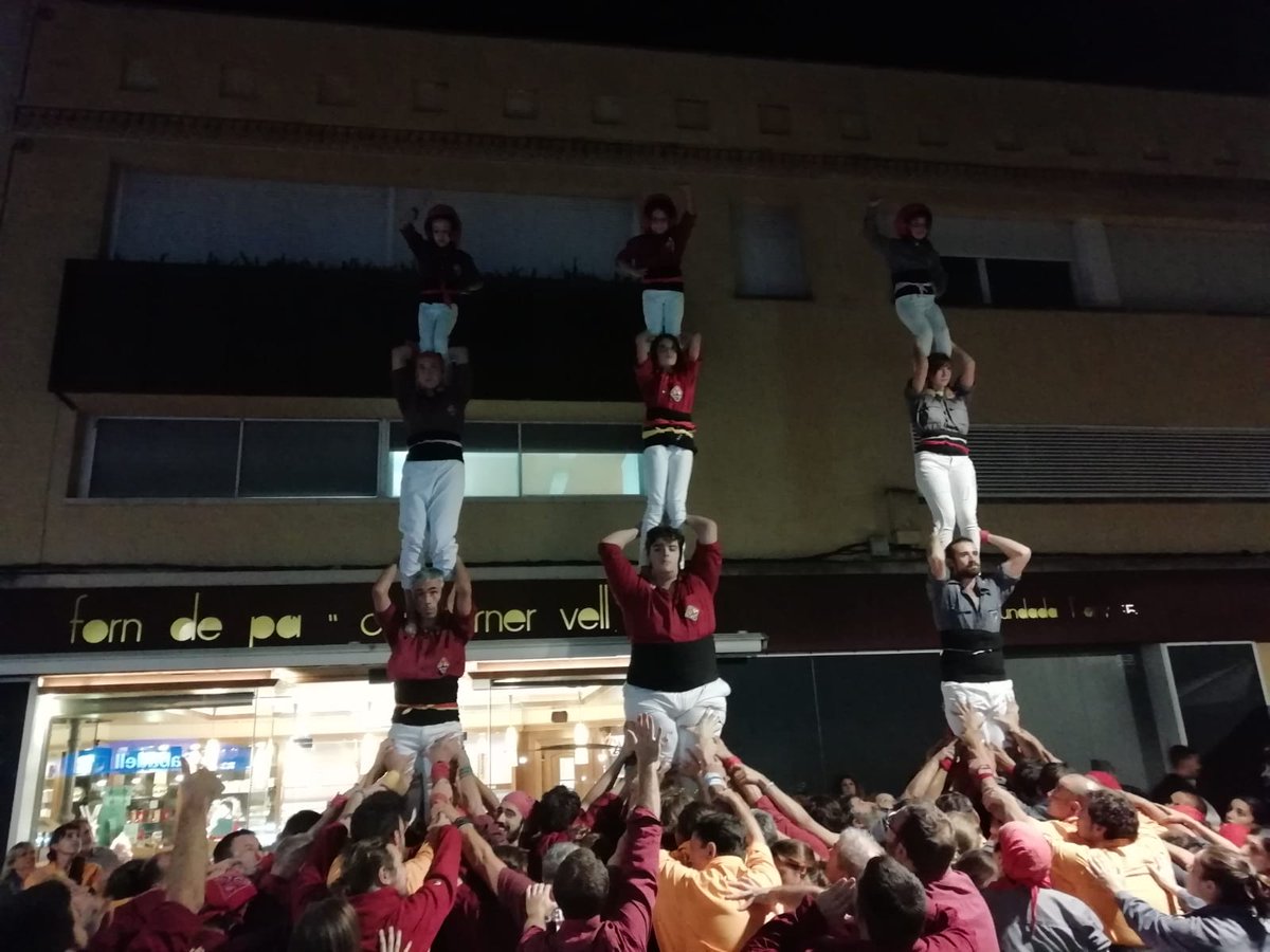 jovedesitges's tweet photo. #castellers #25AnysColorVi https://t.co/8Drtgv8zC3