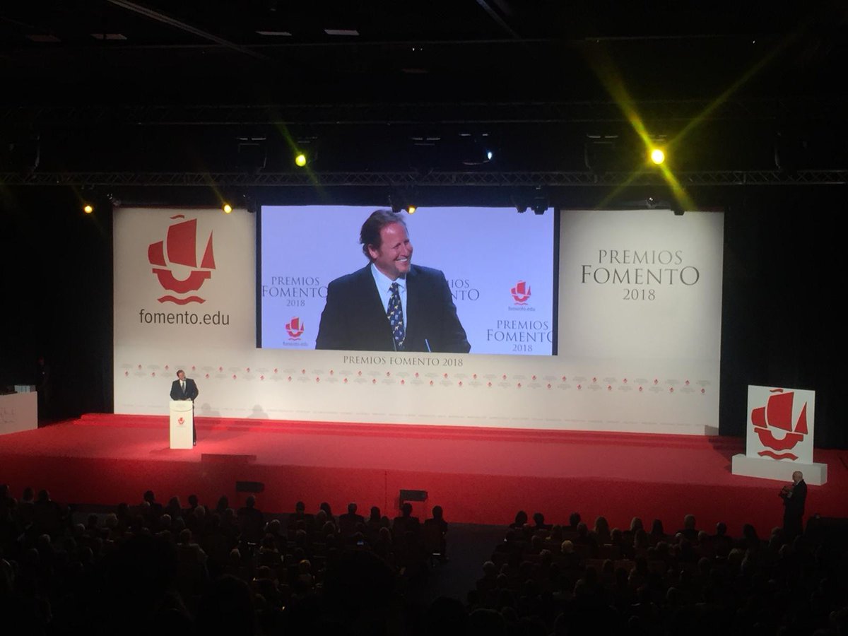 FomentoEdu's tweet photo. #PremiosFomento  El guionista y director de cine Gerardo Olivares @FomentoAlumni  @ColegioAhlzahir es muestra de que el cine admite muchas sensibilidades, por la ternura y realismo con las que presenta a sus personajes. https://t.co/BLbSQmxmHB