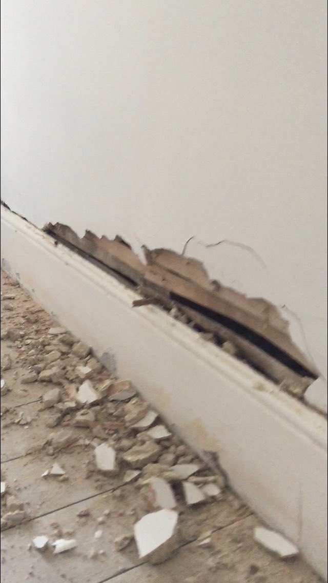 CSDecorating's tweet photo. “All ready for paint” chirps the builder. #lashup #painterslife #painterwillfixit #painterandecorator when it’s also not ok to use 8kg of filler on new plaster. Here’s 3 photos out the many I have! https://t.co/UGkia8GIwz