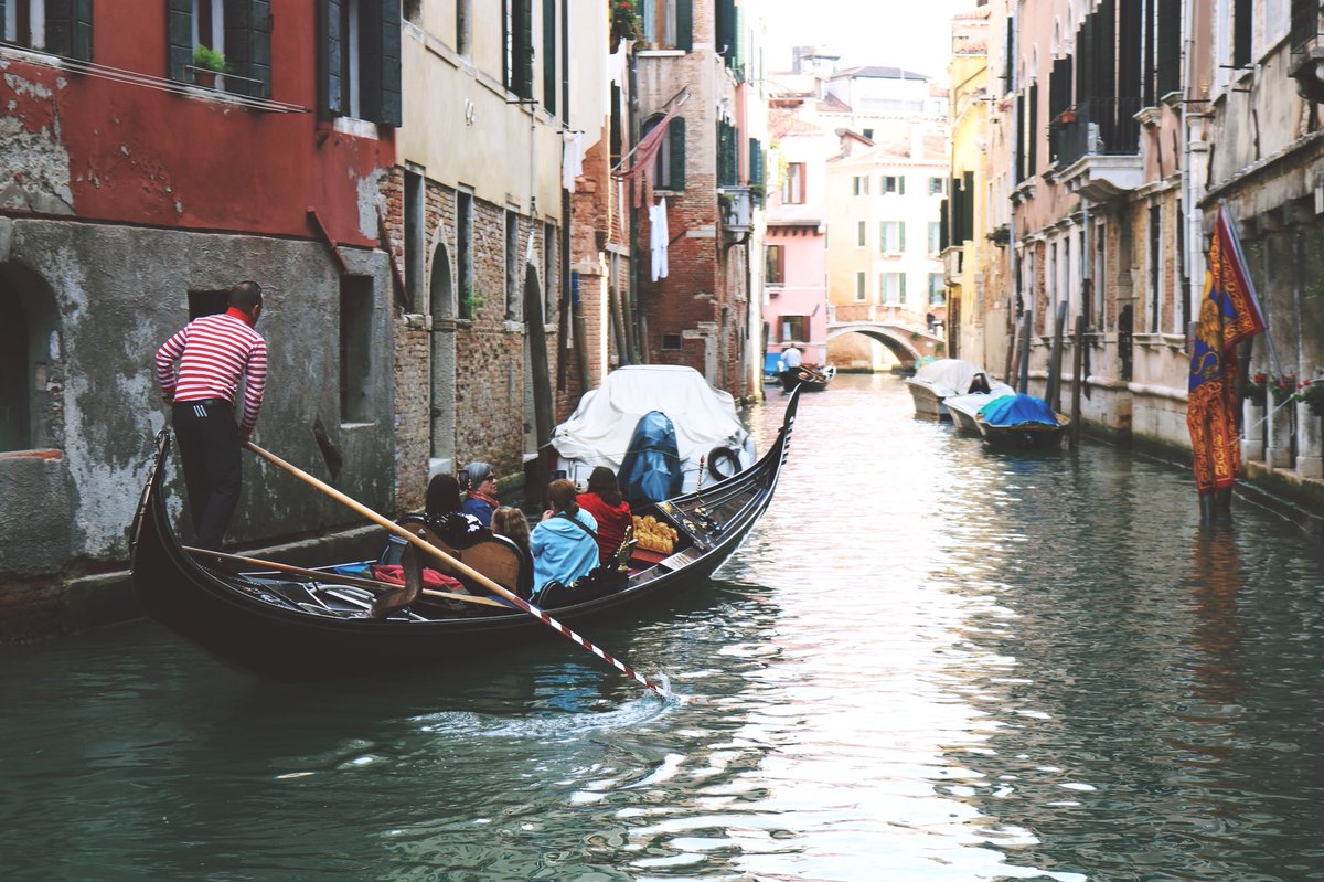 Jessnsophie's tweet photo. We are having the best time in Venice 🇮🇹 https://t.co/y9oiXYmFns