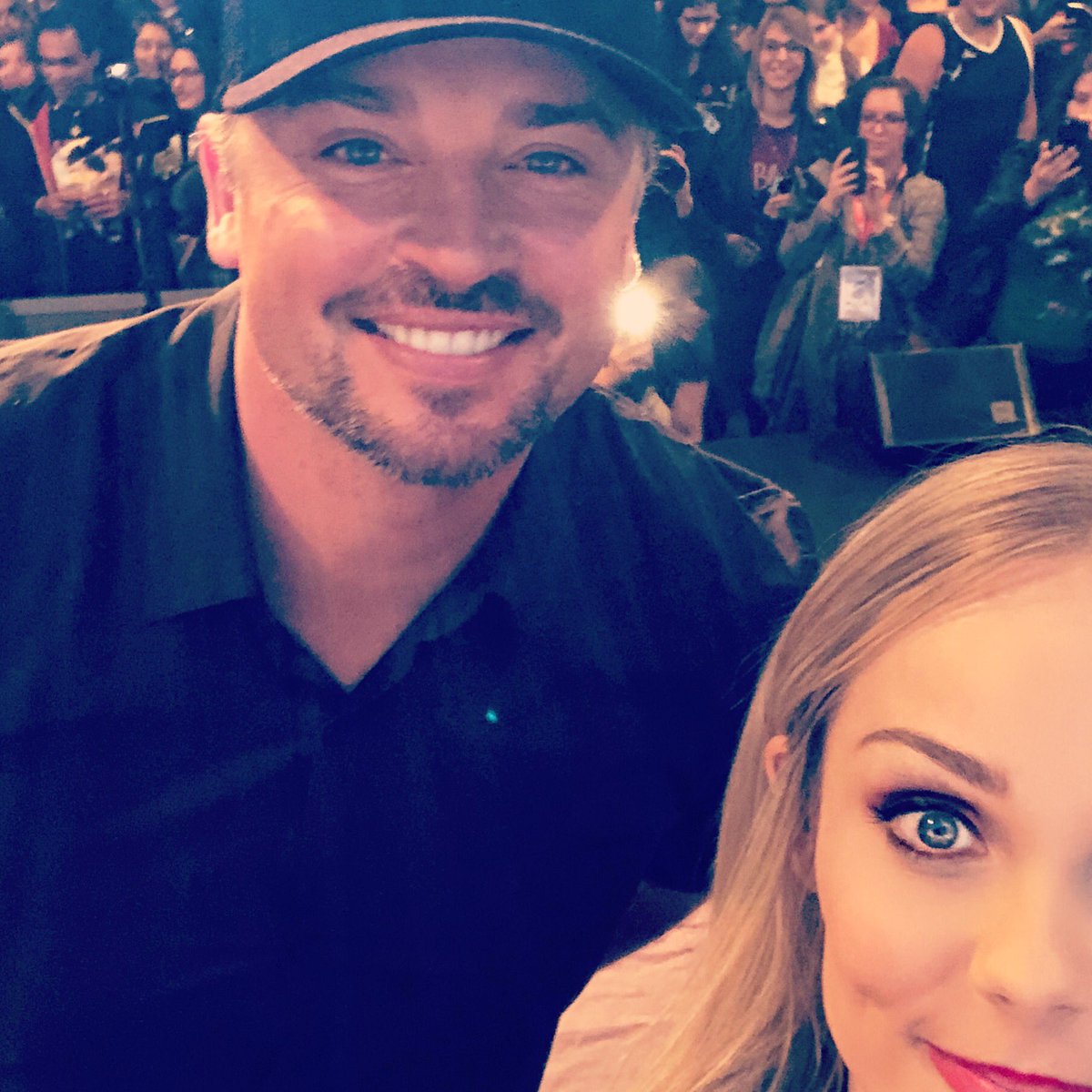 Vandiekins22's tweet photo. Even in heels... 👋🏻👇🏻 way down here. Nothing’s changed. #tomwelling and I during our panel for @parismangascifishow
.
.
.
.
.
.
 #tall #short #superman #supergirl #smallville #reunion #lauravandervoort #paris #france #dccomics #cousins #krypton https://t.co/O77BSXOS9N