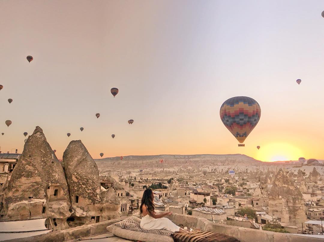 Bucket List Item #1: Hot air ballooning in Cappadocia. 🎈  #comeseeturkey #YourWorldFreshEyes

📷: @nashistar