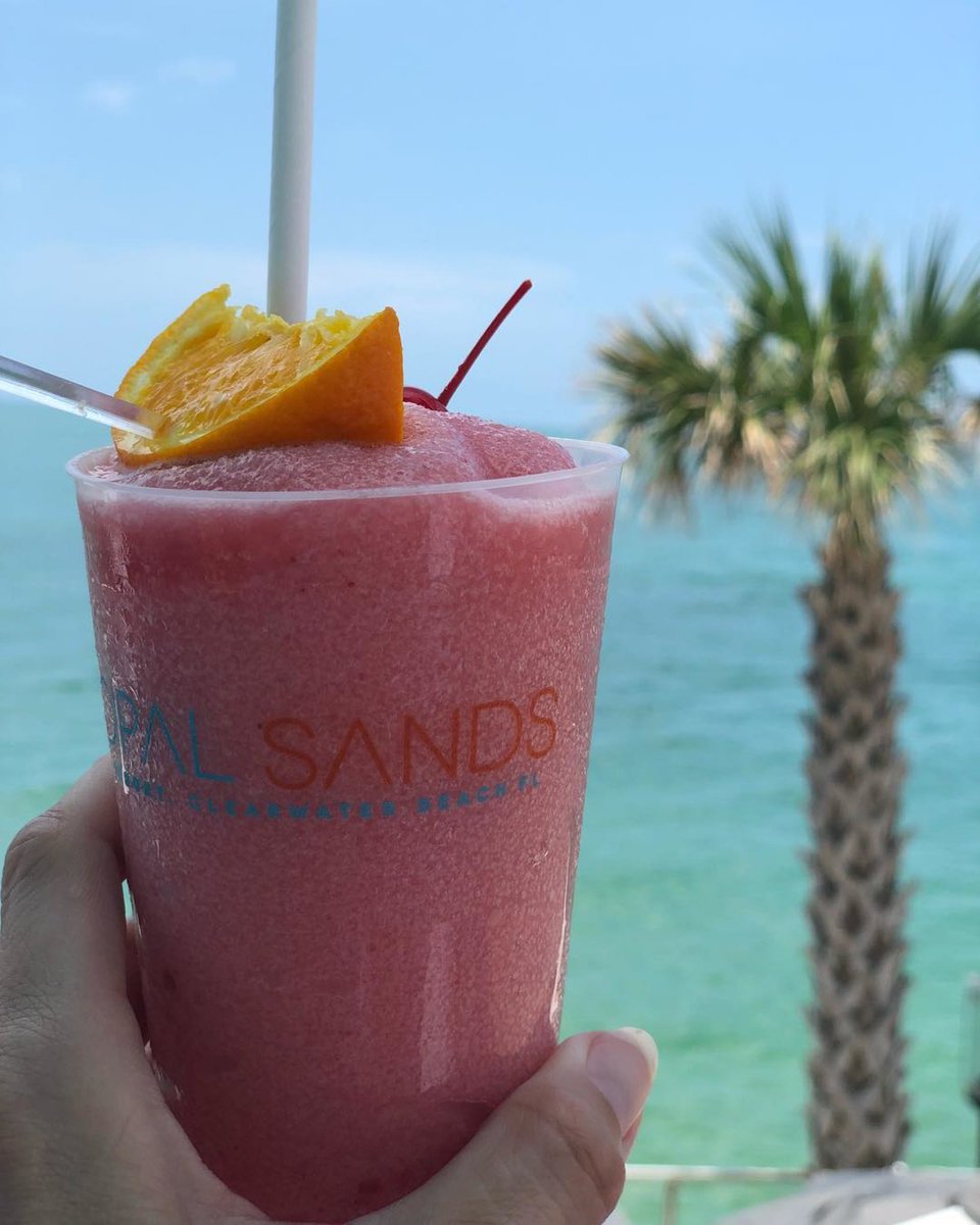 Conquer this week with a cocktail in hand. (IG/fit.fab.fun.fl)