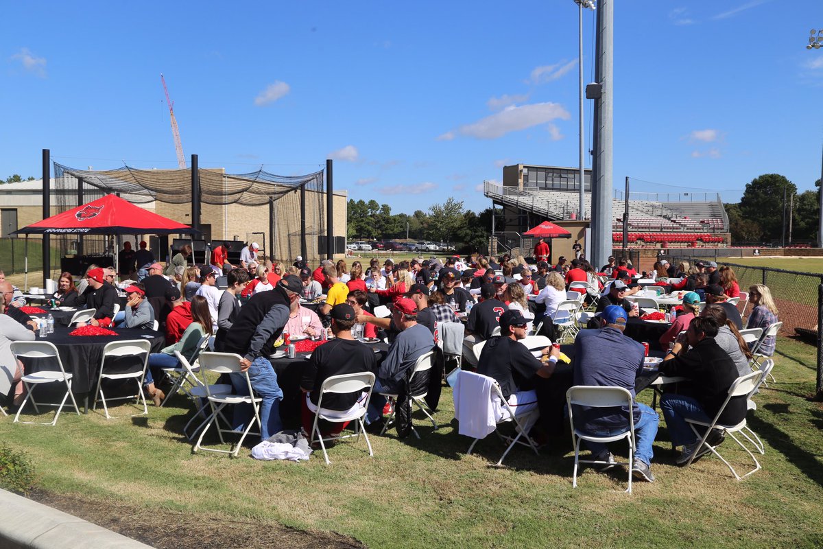 tommyraffo22's tweet photo. @AStateBaseball Parent’s Weekend at the Tom!! Thank you! @ASUDiamondDolls Great Day! #WolvesUp https://t.co/8Lpq9N18o0