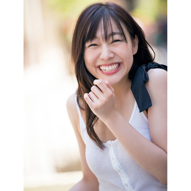 T Tune Sur Twitter 昔 昔あるadさんは言った あかりんの笑顔は世界を救う と そして現在 須田亜香里さんは世界選抜総選挙２位となった あかりんの笑顔は 確実に人を救ってきた 僕もその一人だ ここに彼女の笑顔と人としての魅力がつまった写真集がある