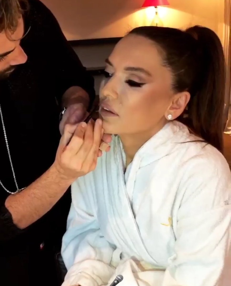 Selda_Demet_DAF's tweet photo. Ne kadar GÜZEL @DemetAkalin KRALIÇEMİZ  var değil mi ? https://t.co/ZDhASaXdQw