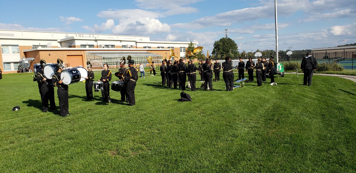MrLWFMSBand's tweet image. What a beautiful day for a competition! Special shou-out to our band parents the always unsung hero's of marching band. #WeAreVPA #UnityandPride